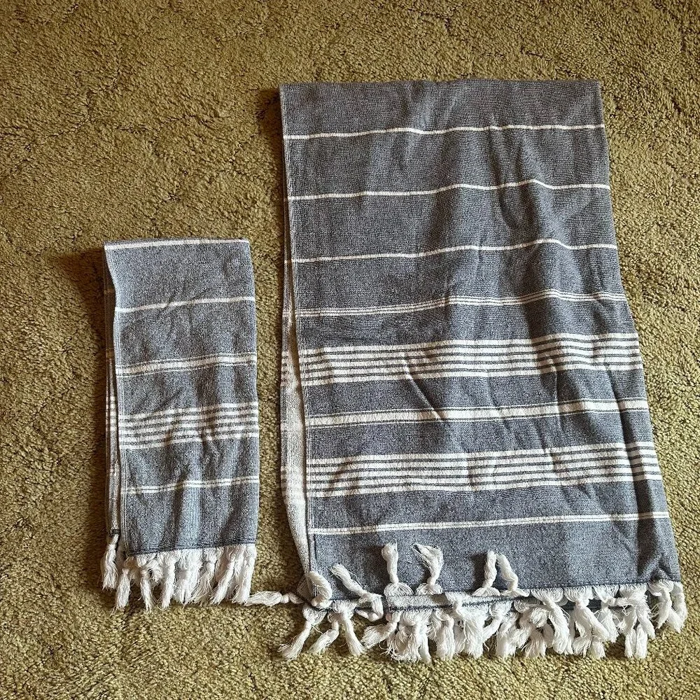 Towel - Picture 1 of 2